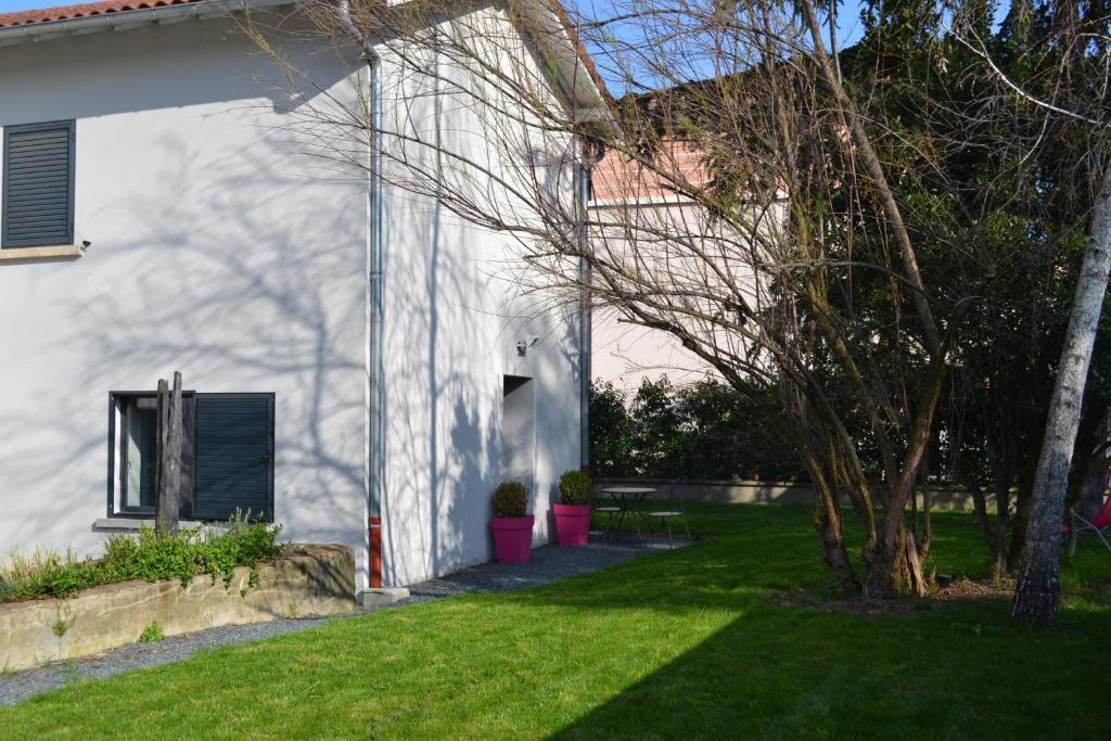 Demeure & Dependance - Chambres D'Hotes Depuis 2012 Tassin-la-Demi-Lune Exterior foto